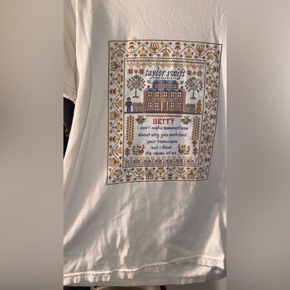 Taylor Swift folklore “Betty” lyric tee - Picture 3 of 5